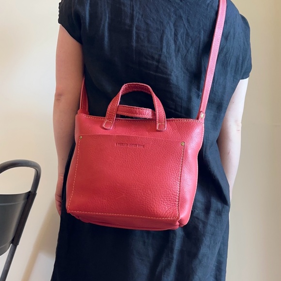 Portland Leather - Sugar Pebbled Leather Mini Crossbody Tote Bag with Zipper - Picture 3 of 16